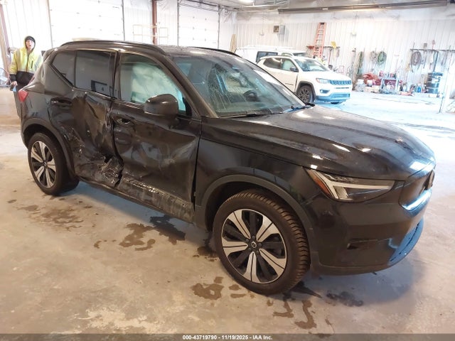2023 VOLVO XC40 TWIN PLUS