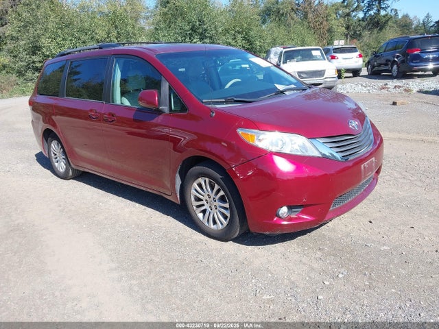 2014 TOYOTA SIENNA XLE V6 8 PASSENGER