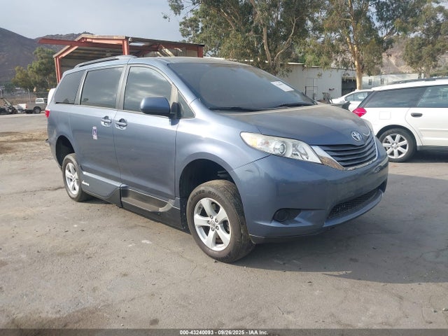 2015 TOYOTA SIENNA LE 7 PASSENGER