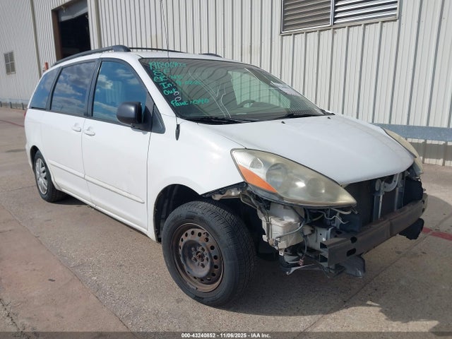2009 TOYOTA SIENNA LE