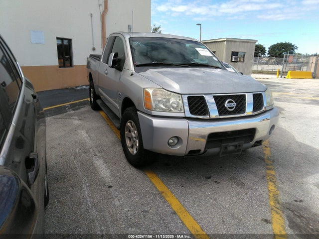 2004 NISSAN TITAN LE