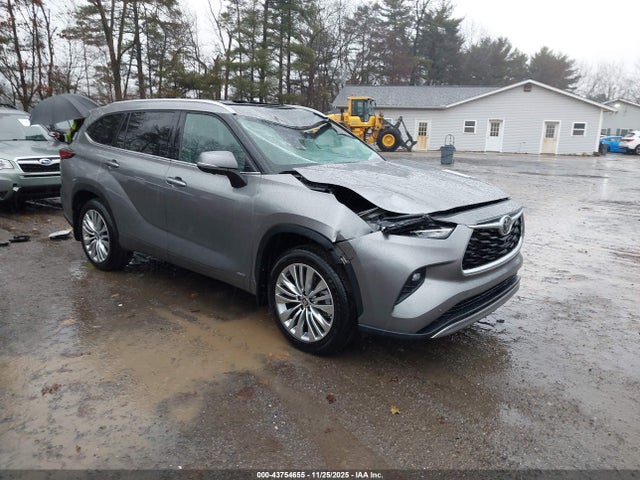 2025 TOYOTA HIGHLANDER PLATINUM