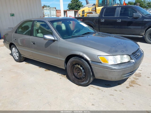 2001 TOYOTA CAMRY LE
