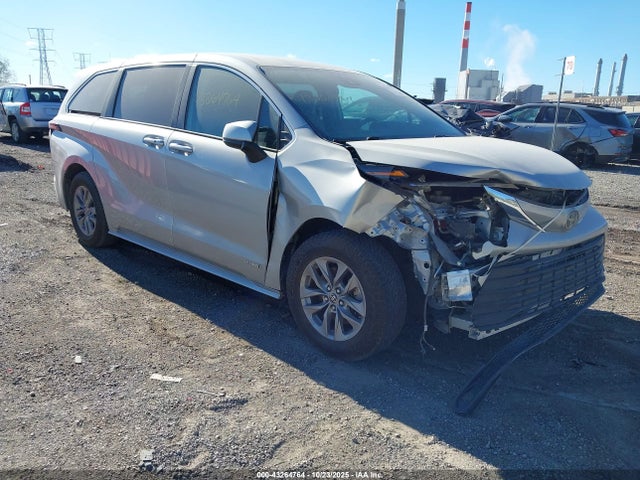 2021 TOYOTA SIENNA LE