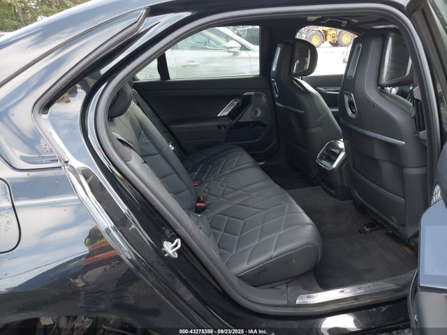 2024 BMW I7 M70 8