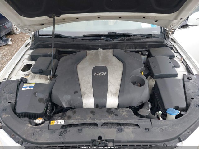 HYUNDAI GENESIS 3.8 - 10