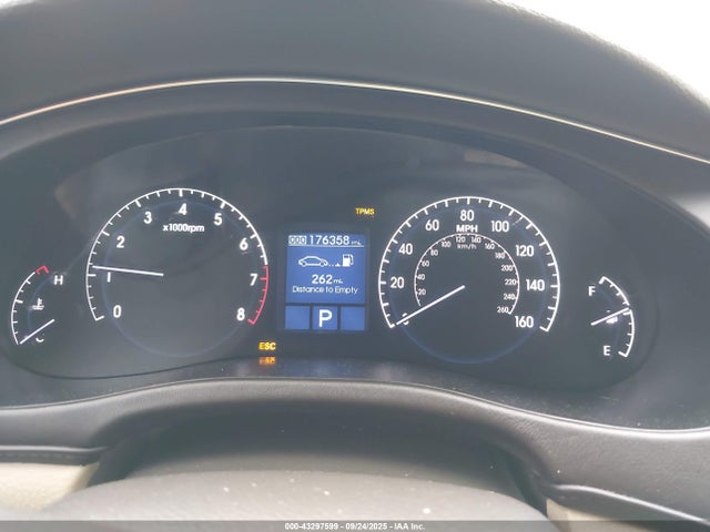 HYUNDAI GENESIS 3.8 - 7