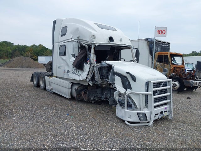 2017 VOLVO VN 