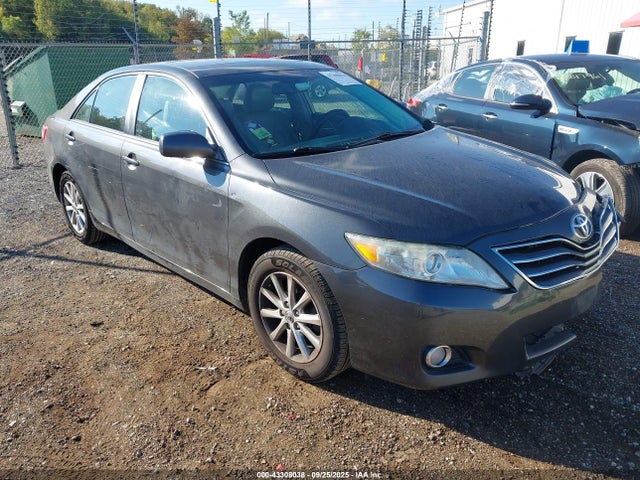 2011 TOYOTA CAMRY XLE V6