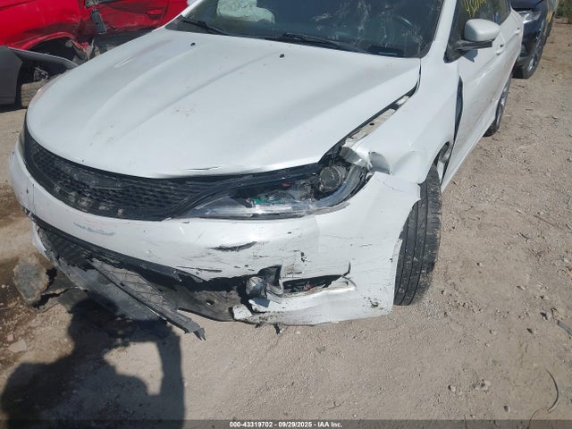 صورة 6 لـ 2015 Chrysler 200 S