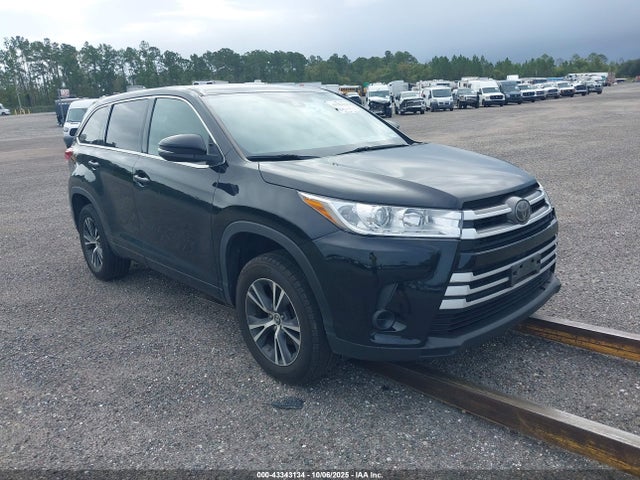 2018 TOYOTA HIGHLANDER LE