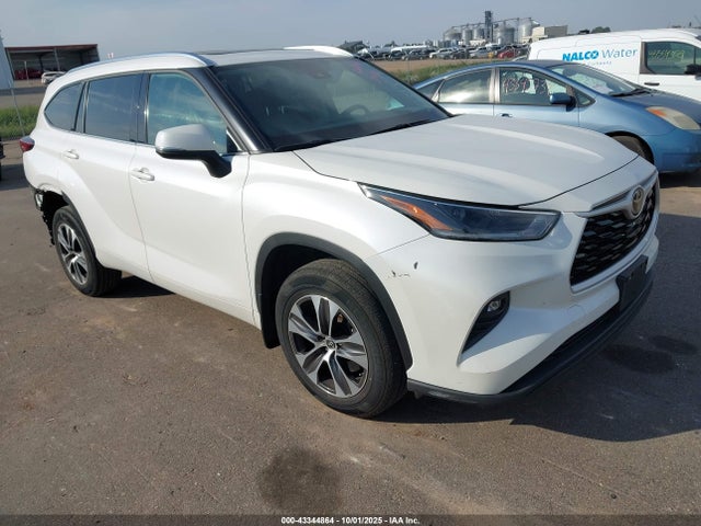 2021 TOYOTA HIGHLANDER XLE