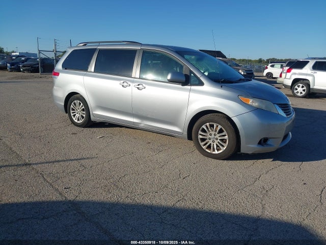 2011 TOYOTA SIENNA XLE V6