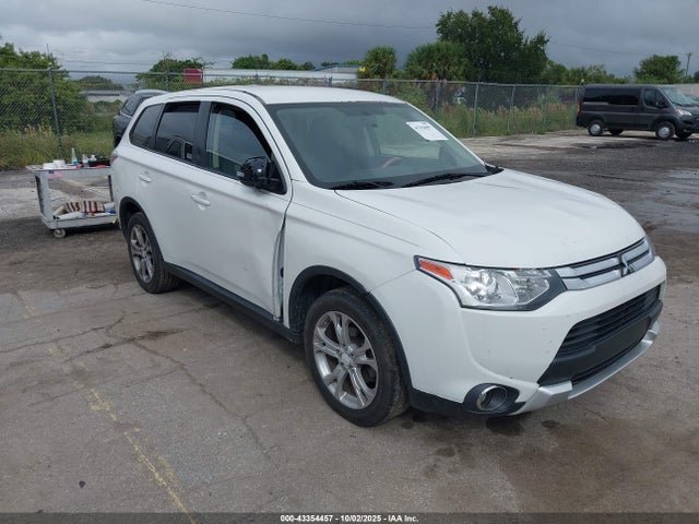 2015 MITSUBISHI OUTLANDER SE