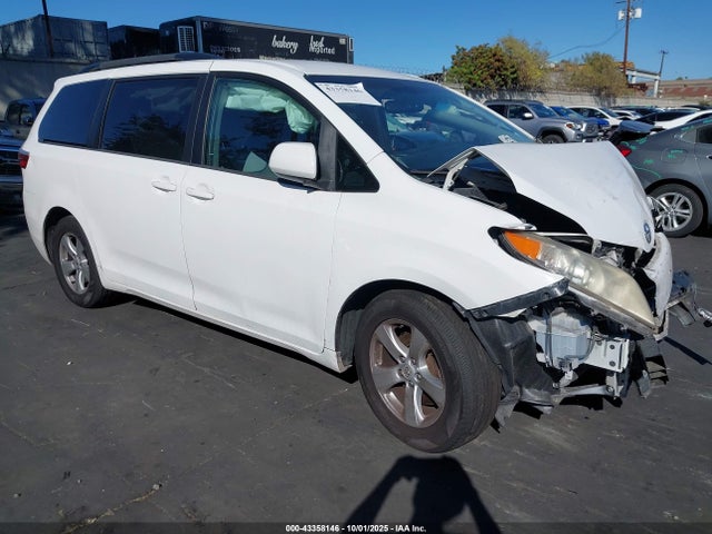 2015 TOYOTA SIENNA LE 8 PASSENGER