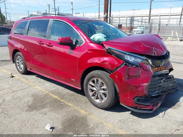 2021 TOYOTA SIENNA LE