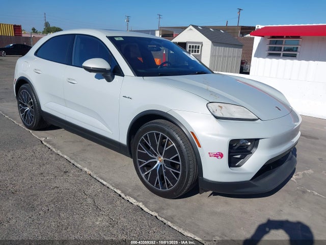 2024 PORSCHE MACAN 4