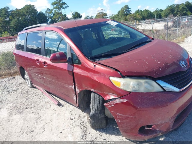 2012 TOYOTA SIENNA LE V6 8 PASSENGER