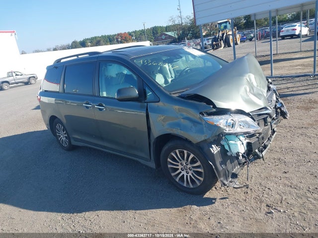 2020 TOYOTA SIENNA XLE