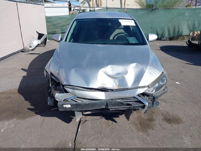 HYUNDAI ELANTRA SE - 6