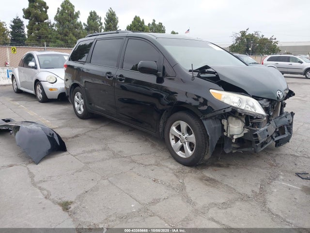 2013 TOYOTA SIENNA LE V6 8 PASSENGER