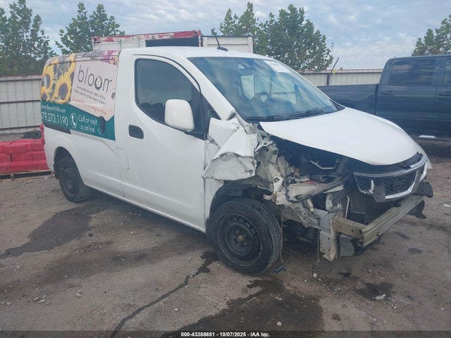 2015 NISSAN NV SV