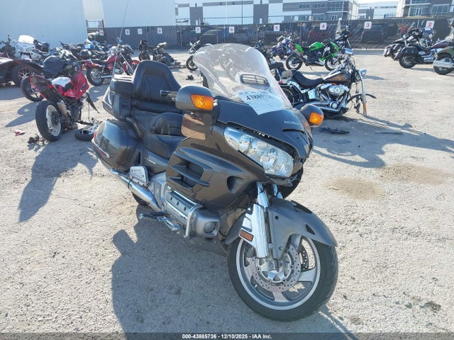 2010 HONDA GL1800 