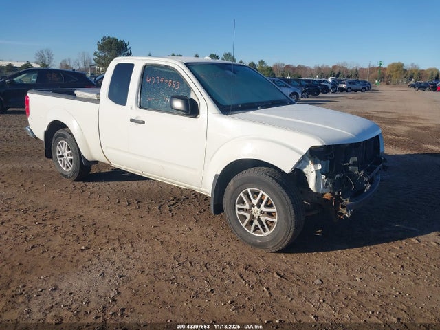 2015 NISSAN FRONTIER SV