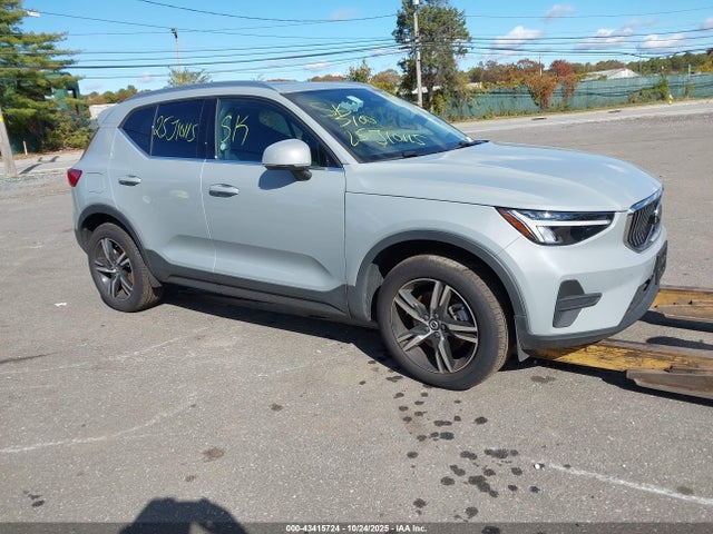 2025 VOLVO XC40 B5 CORE BRIGHT THEME