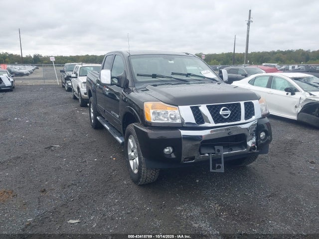 2013 NISSAN TITAN SL