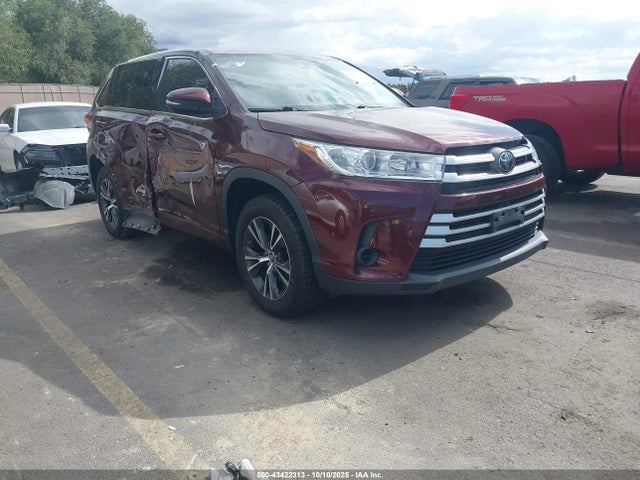 2017 TOYOTA HIGHLANDER LE