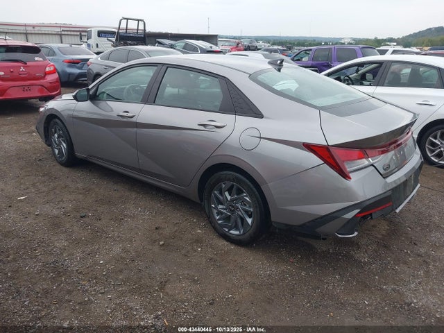 HYUNDAI ELANTRA SEL - 3