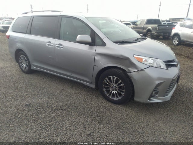 2018 TOYOTA SIENNA XLE 8 PASSENGER