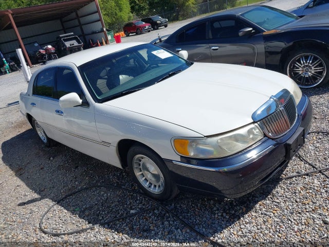 1999 LINCOLN TOWN CAR EXECUTIVE