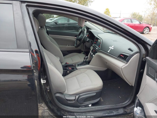 HYUNDAI ELANTRA VALUE EDITION - 5