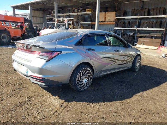 HYUNDAI ELANTRA SE - 4