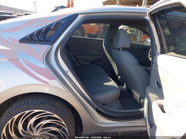 HYUNDAI ELANTRA SE - 8