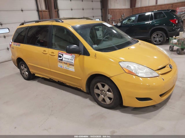 2010 TOYOTA SIENNA LE