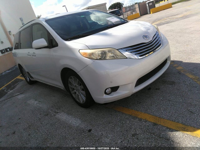 2011 TOYOTA SIENNA LIMITED V6