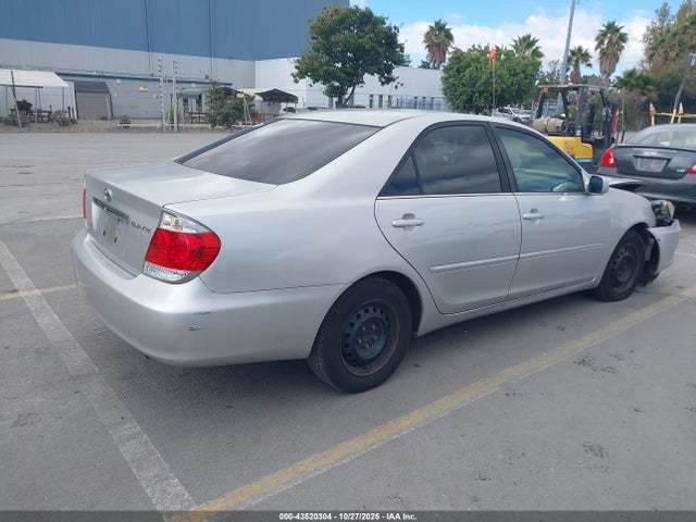 2005 Toyota CAMRY LE 照片 4