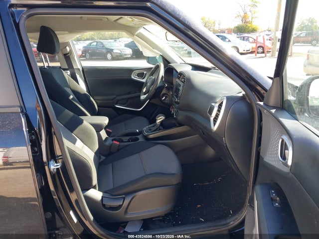 2025 KIA SOUL LX photo 5