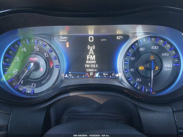صورة 7 لـ 2015 Chrysler 300 300S
