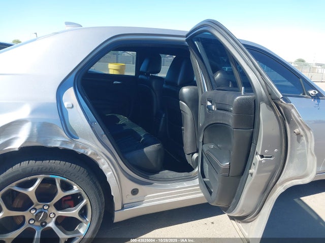 صورة 8 لـ 2015 Chrysler 300 300S