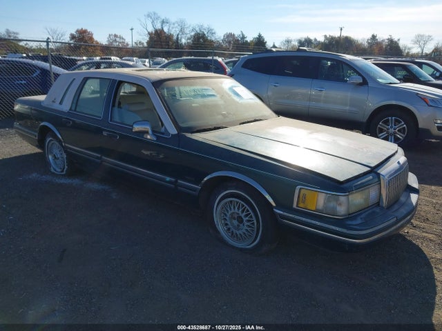 1993 LINCOLN TOWN CAR EXECUTIVE