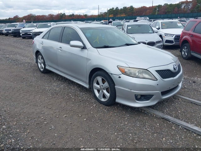 2011 TOYOTA CAMRY SE