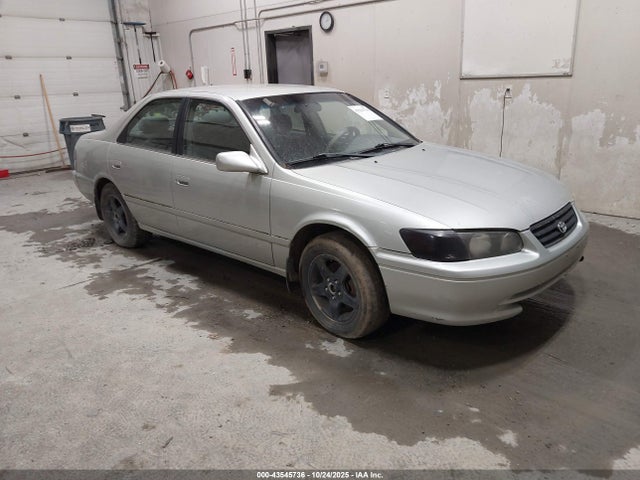 2001 TOYOTA CAMRY LE V6