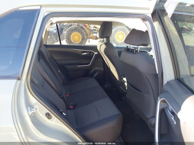 2023 TOYOTA RAV4 XLE 8
