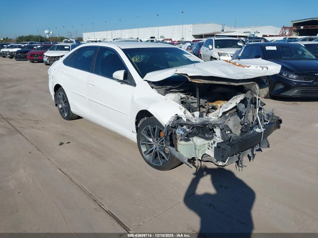 2016 TOYOTA CAMRY XSE