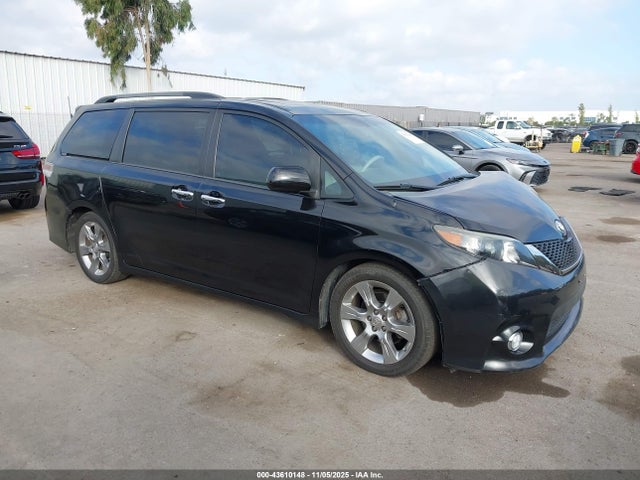 2014 TOYOTA SIENNA SE 8 PASSENGER