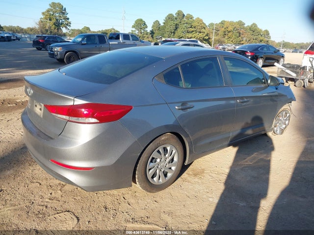 HYUNDAI ELANTRA SE - 4